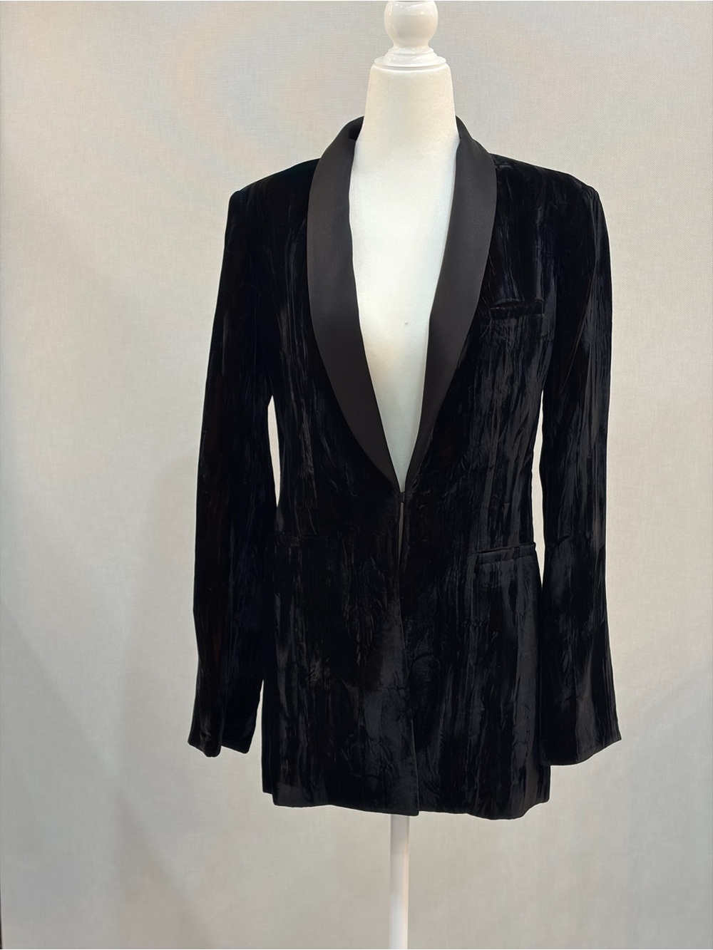 Vintage Alice + Olivia Black Velvet Lapel Blazer